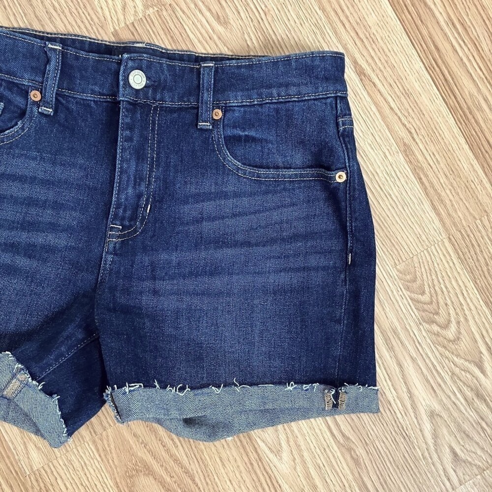 Women's Gap 9" Bermuda Short Size 6/28 Dark Wash Roll up denim jean shorts - Picture 3 of 8